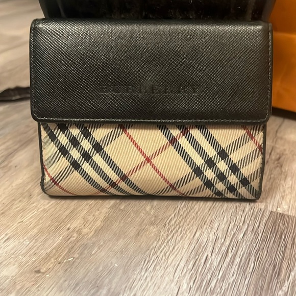 Burberry Accessories - Pre loved Burberry wallet